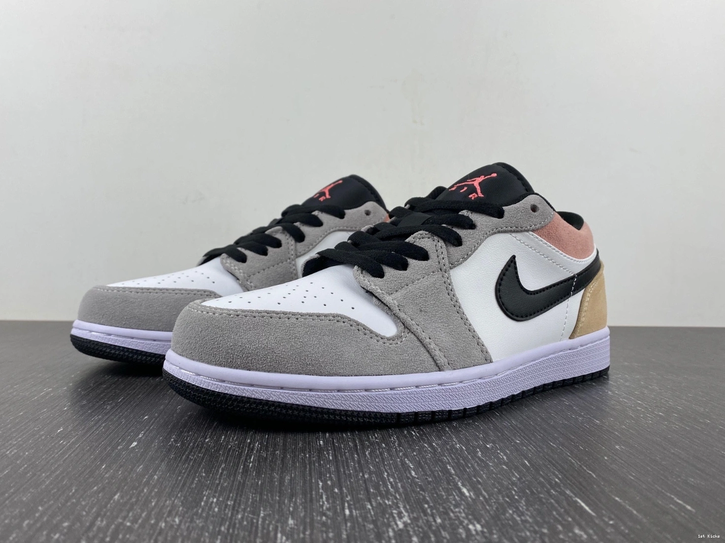 Jordan 1 Low Air DX4334-008 Club